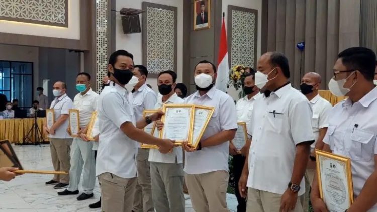 Kasat Reserse Narkoba Polres Malang AKP Harjanto Mukti Eko Utomo menerima penghargaan dari Direktorat Narkoba Polda Jatim sebagai Ranking 1 perihal Ungkap Kasus terbanyak se Polres Jajaran Polda Jawa Timur