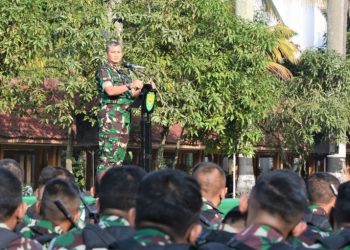 Pangdam III/Slw Mayjen TNI Kunto Arief Wibowo berikan Jam pimpinan kepada Prajurit dan PNS Kodam III/Siliwangi