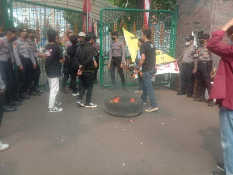 Presidium Gerakan Mahasiswa dan Pemuda Peduli Aset Negara (Gemppar) kembali menggelar aksi unjuk rasa mengawal kasus dugaan penyerobotan tanah negara dan dugaan penggelapan pajak