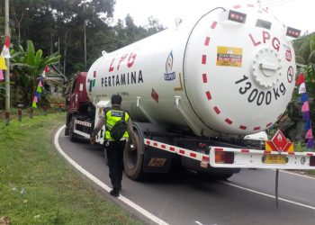 Kecelakaan lalu lintas terjadi di ruas Jalan Raya Muntok- Pangkalpinang tepatnya di Desa Pelangas
