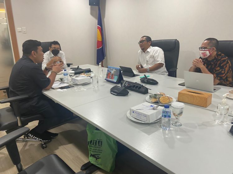 Kepala Dinas Kebudayaan dan Pariwisata Aceh, Almuniza Kamal, saat melakukan pertemuan koordinasi dengan Direktur Jenderal (Dirjen) Kebudayaan Kemendikbudristek, Hilmar Farid