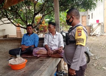 Personel Sub Sektor Geureudong Pase, Polres Lhokseumawe menyambangi dan menyampaikan pesan Kamtibmas