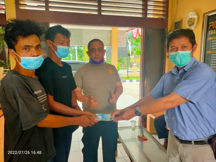 Dipimpin langsung Kapolsek Serbalawan AKP Abdullah Yunus Siregar, SH menuntaskan atau menyelesaikan kasus pencurian getah melalui kesepakatan perdamaian antara pelaku dan korban