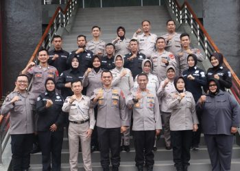 Personel Bid Humas Polda Sumsel menghantarkan Kasubbid Mulmed Bidhumas Polda Sumsel Kompol Dr Fantry Taherong, S.H, S.I.K., M.H