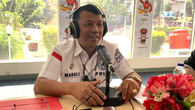 AKBP Drs. Maruli Simanjuntak, M.H menjadi Narasumber dalam Dialog interaktif Polisi Menyapa yang bertempat di Studio LPP RRI Jayapura
