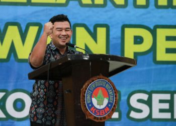 Kepala Dinas Kebudayaan dan Pariwisata (Kadisbudpar) Aceh, Almuniza Kamal saat mewakili Pj Gubernur memberikan sambutan pada Pelantikan dan Pengukuhan DPW KSBN Aceh Periode 2022-2027