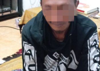 Ahmad Amin (40) warga Desa Sekuro Kecamatan Mlonggo Jepara beraksi membobol Kotak Amal Masjid Darussalam Desa Tendas