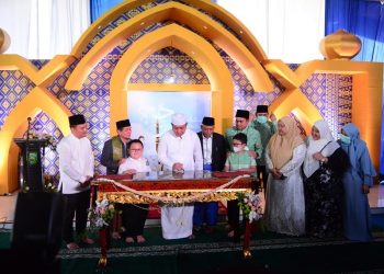 Gubernur Sumatera Selatan, H. Herman Deru meresmikan Masjid Al-Hayza di Desa Serinanti Ogan Komering Ilir