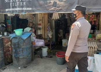 Personel Polsek Sawang melaksanakan patroli dialogis di seputaran Kecamatan Sawang, Aceh Utara