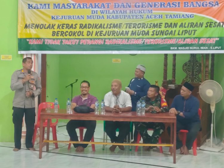 Team Densus 88 Mabes Polri melaksanakan kegiatan Temu Ramah dan Sosialisasi ke Kampung Sungai Liput bertempat di Masjid Nurul Iman