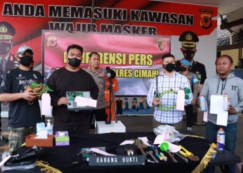 Sat Reskrim Polres Cimahi mengungkap perkara pencurian dan pembobolan berangkas di 7 tempat di Minimarket Alfamart