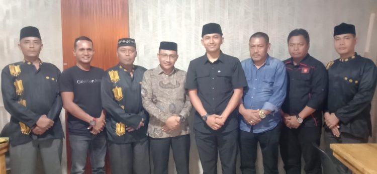 Dandim 0103/Aceh Utara Letkol Inf Hendrasari Sari Nurhono, S.I.P., M.I.P., kunjungi Haji Uma Anggota DPD RI Perwakilan Aceh di Buket Rata Kota Lhokseumawe