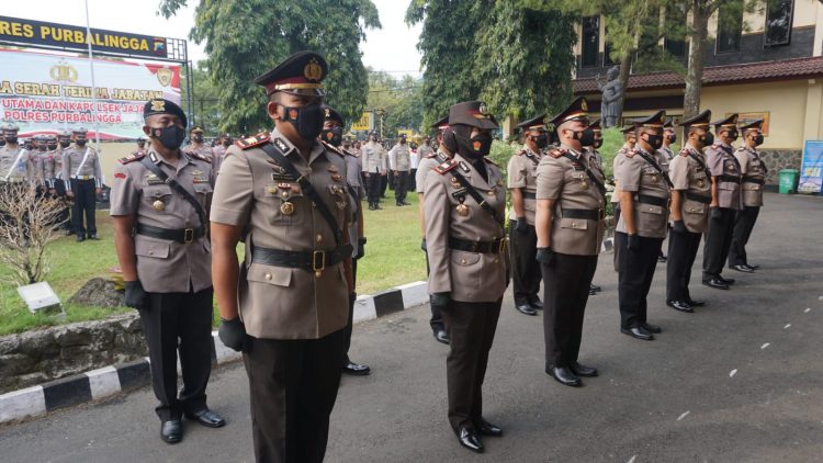 Serah Terima Jabatan Kasat Reskrim, Kasat Lantas, Kasat Samapta, Kasat Binmas dan Kasat Reserse Narkoba, Kapolsek Purbalingga, Kapolsek Rembang, Kapolsek Karangmoncol dan Kapolsek Kaligondang