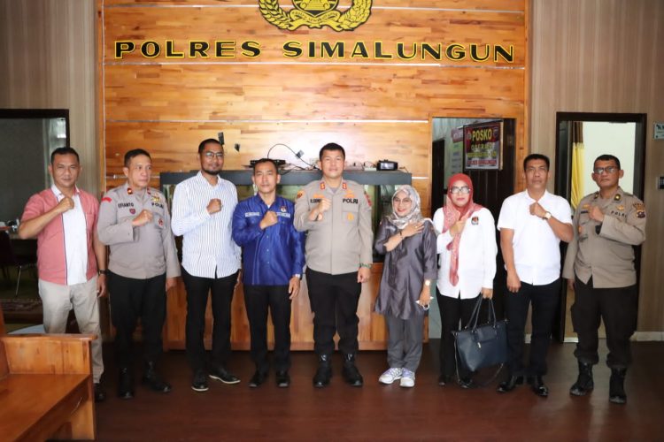 Kapolres Simalungun AKBP Ronald F.C Sipayung, SH, SIK, MH menerima audiensi dengan KPU dan Bawaslu Kabupaten Simalungun