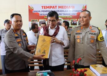 Kapolres Dairi AKBP Wahyudi Rahman, S.H, S.I.K, M.M berserta seluruh Personil Polres Dairi menyambut Kunjungan Kerja Reses Anggota komisi DPR RI Komisi III DR. Hinca Panjaitan, SH, MH, ACCS