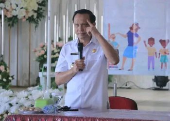 Bupati Belu, dr. Taolin Agustinus, Sp.PD-KGEH, FINASIM membuka Kegiatan Pelatihan Pencegahan Stunting Untuk Dokter di Layanan Primer di Aula Hotel Matahari Atambua