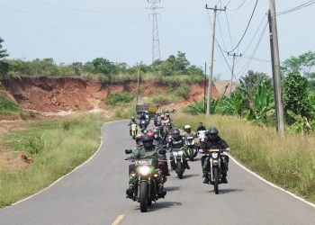Pangdam III/Slw Mayjen TNI Kunto Arief Wibowo S.I.P., didampingi Ketua Persit Kartika Chandra Kirana Daerah III/Slw Ny. Mia Kunto Arief Wibowo bersama para Asisten dan Kabalakdam beserta istri kembali melaksanakan Touring ke wilayah jajaran Kodam III/Slw