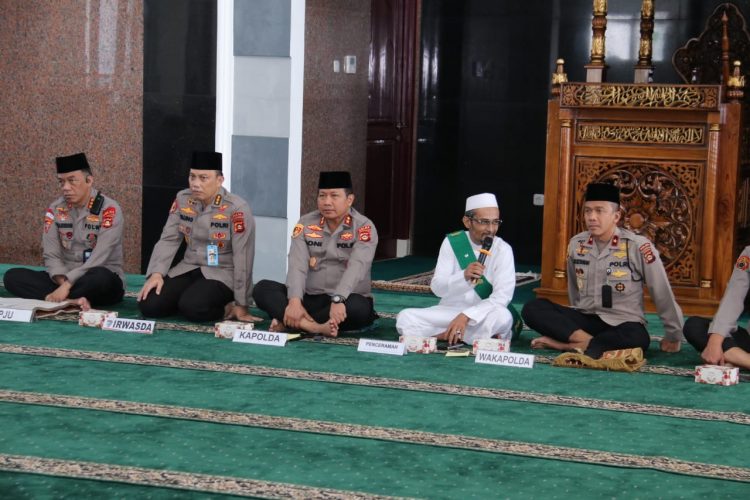 Dalam memperingati Tahun Baru Islam 1 Muharram 1444 H/2022 M, Polda Sumsel lakukan kegiatan Binrohtal (Bimbingan Rohani dan Mental) di Masjid Assaadah