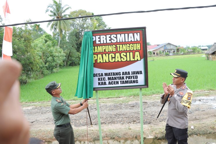 Kapolres Aceh Tamiang AKBP Imam Asfali S.I.K menghadiri peresmian kampung tangguh Pancasila oleh Komandan Komando Distrik Militer 0117/Aceh Tamiang