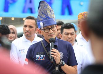 Menteri Pariwisata dan Ekonomi Kreatif (Kemenparekraf) RI Sandiaga Uno berkunjung ke Desa Wisata Ulee Lheue di Banda Aceh