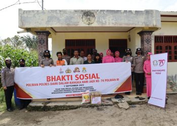 Polwan Polres Dairi bersama dengan Pc. Bhayangkari Cabang Dairi berikan bantuan Kepada Masyarakat Yang Terdampak Bencana Kebakaran Rumah
