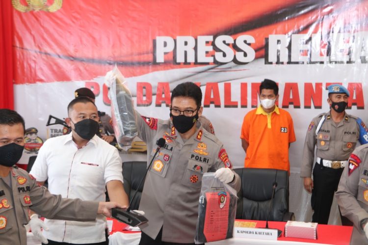 Polda Kaltara Irjen Pol Daniel Adityajaya telah menetapkan Briptu HSB sebagai tersangka kasus perdagangan ilegal (illegal trading) dan tindak pidana pencucian uang (TPPU)
