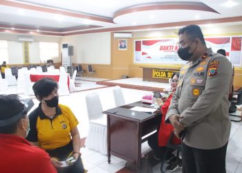 Polda Sulawesi Utara (Sulut) menggelar bakti kesehatan berupa pemeriksaan mata dan pemberian kaca mata baca secara gratis