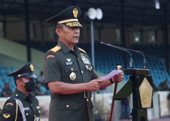 Danjen Akademi TNI Letjen TNI Bakti Agus Fadjari, S.I.P., M.Si. bertindak selaku Inspektur Upacara pada pembukaan Pendidikan Dasar Integrasi Kemitraan Taruna Akademi TNI dan Akpol