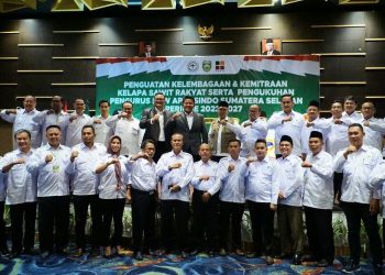 FGD dengan tema “Penguatan kelembagaan dan kemitraan keapa sawit rakyat Sumsel di Grand Ballroom Hotel Aston