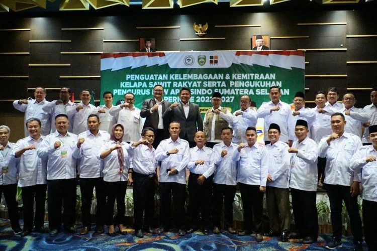 FGD dengan tema “Penguatan kelembagaan dan kemitraan keapa sawit rakyat Sumsel di Grand Ballroom Hotel Aston