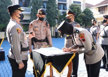Polres Banjarnegara menggelar serah terima jabatan Kabag SDM, Kasat Samapata, Kapolsek Batur, Bawang, Kapolsek Pejawaran dan Pagedongan