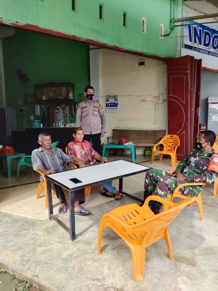 Personel Polsek Nisam terus mengintensifkan patroli dialogis dan humanis, hal ini sebagai upaya untuk mencegah gangguan Kamtibmas