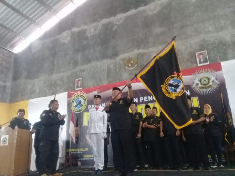 Ketua DPC Lindu Aji Kabupaten Tegal Suherman, telah melantik PK Lindu Aji Kedungbanteng yang diketuai Sutrisno