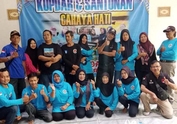 Komonitas Cahaya Hati/kandas Kanca dadi Sedulur Fecebuker Indonesia mengadakan KOPDAR ke 2 dan pemberian santunan kepada anak yatim dan janda tua