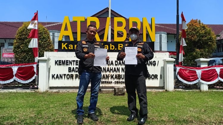 Kepala Perwakilan (Kaperwil) Jabodetabek Media Radar Bhayangkara Indonesia Yudi Apamuji bersama tim mendatangi Kantor BPN Kabupaten Bogor