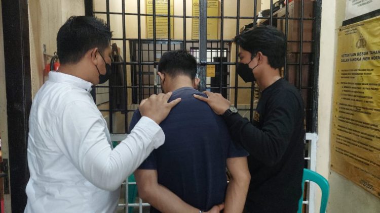 Tim Khusus Anti Bandit (Tekab) 308 Polres Tanggamus mengamankan FB (29), seorang tersangka pencurian dengan pemberatan (Curat)