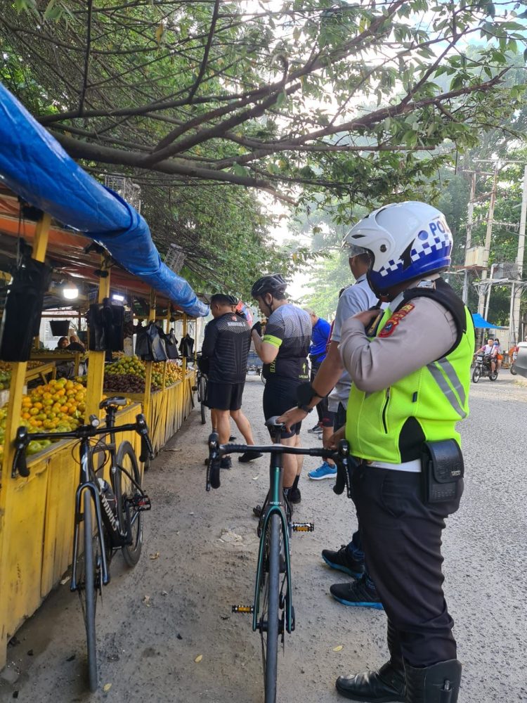 Kapolres Labuhanbatu olah raga bersepeda yang dilaksanakan bersama para PJU, kegiatan ini diawali route dari N2 Aek Nabara, simpang Radja Pas Padang pasir, Jalan Simpang Kampung Baru, Pasar tradisional Glugur, Jalan Sirandorung dan Jalan Ahmad Dahlan