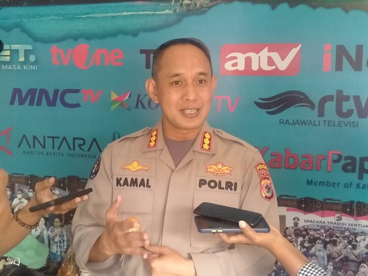 Polda Papua berhasil mengamankan salah satu pelaku pemberi dana pembelian amunisi untuk Kelompok Kriminal Bersenjata (KKB)