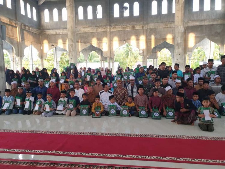 Kopi Hitam Aceh yang merupakan salah satu komunitas anak muda di Paya Bakong mengadakan santunan sebanyak 161 orang yatim
