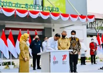 meresmikan Tower A dan B RSUD dr. Soedarso di Kota Pontianak, Provinsi Kalimantan Barat
