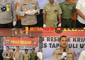 Sat Reskrim Polres Taput mengamankan dua pelaku jual beli satwa dilindungi berupa sisik trenggiling dan paruh burung rangkong