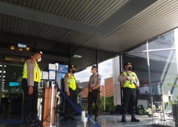 Dit Samapta Polda Jabar melaksanakan patroli di ruang publik kota Bandung, di antaranya metro indah mall, kosambi, BCA Asia Afrika dan Alfamart Dc Bandung