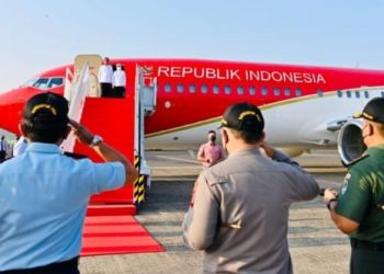 Presiden Joko Widodo didampingi Ibu Iriana Joko Widodo bertolak menuju Provinsi Jawa Tengah