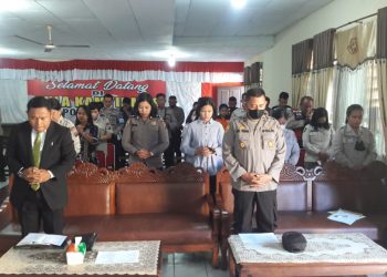 Personil Polres Dairi melaksanakan kegiatan Binrohtal (Bimbingan Rohani dan Mental)