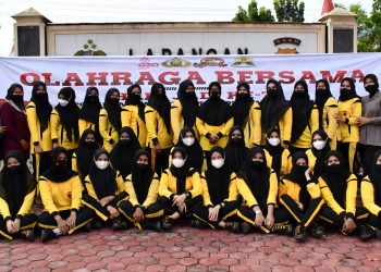 Polwan Polres Aceh Tamiang menggelar senam aerobik di Lapangan Apel Parama Satwika Mapolres setempat