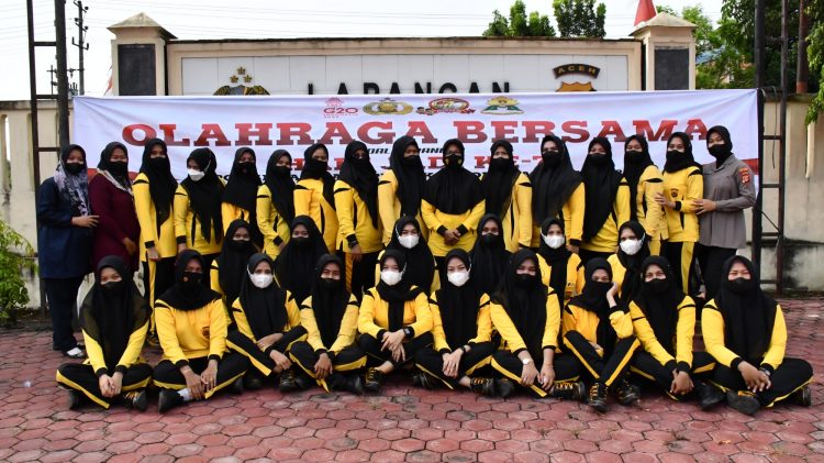 Polwan Polres Aceh Tamiang menggelar senam aerobik di Lapangan Apel Parama Satwika Mapolres setempat