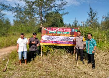 Bhabinkamtibmas Desa Riding Panjang Polsek Merawang mensosialisasikan dengan cara memasang Spanduk dan himbauan