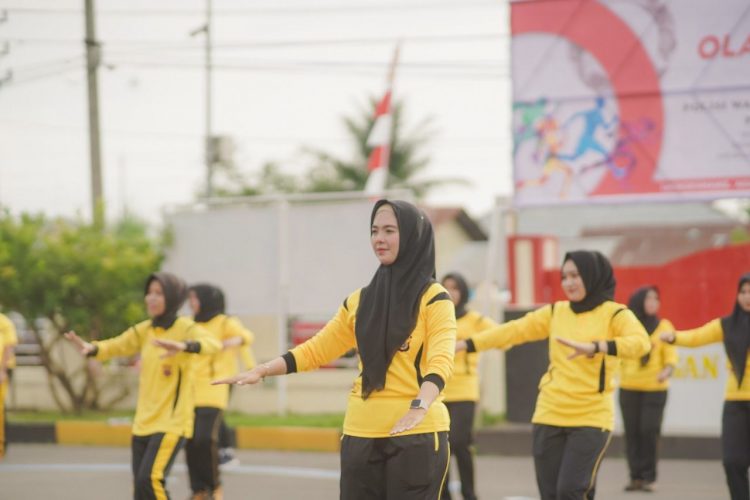 Meriahkan HUT ke 74 Polisi Wanita, Polwan Polres Lhokseumawe menggelar olahraga serentak