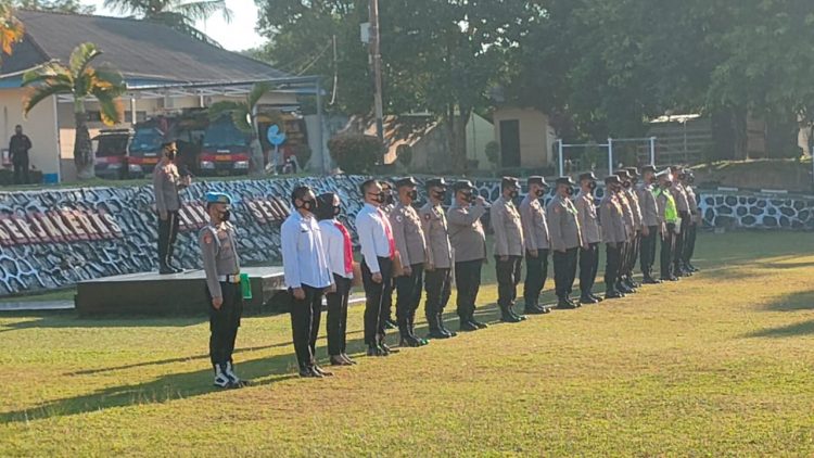 Apel Jam pimpinan tersebut dipimpin Oleh Kapolres Bangka AKBP Indra Kurniawan, S.H.,S.I.K.,M.Si dan dihadiri oleh Para Kabag, Kasat, Kasi, Perwira Polres Bangka, Kapolsek Jajaran