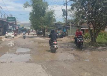 Jalan di Keude Parang IX, Kecamatan Matangkuli, Kabupaten Aceh Utara Rusak